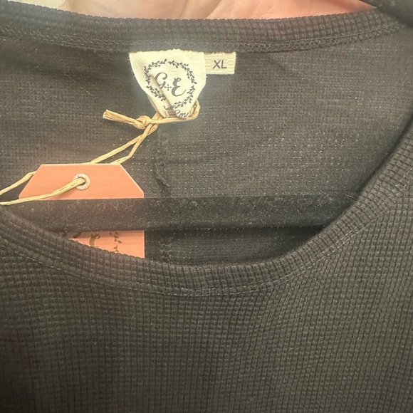 Chic Black Women's Blouse - Picture 4 of 4